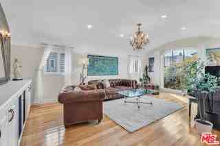 326 N Doheny Dr - Photo 4 of 8