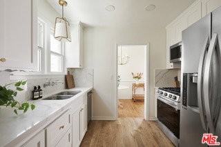 938 N Wetherly Dr - Photo 4 of 8