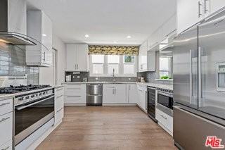 1216 Greenacre Ave - Photo 3 of 8