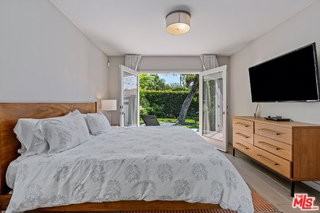 1216 Greenacre Ave - Photo 5 of 8