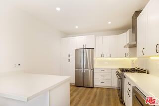 538 Vernon Ave - Photo 5 of 8