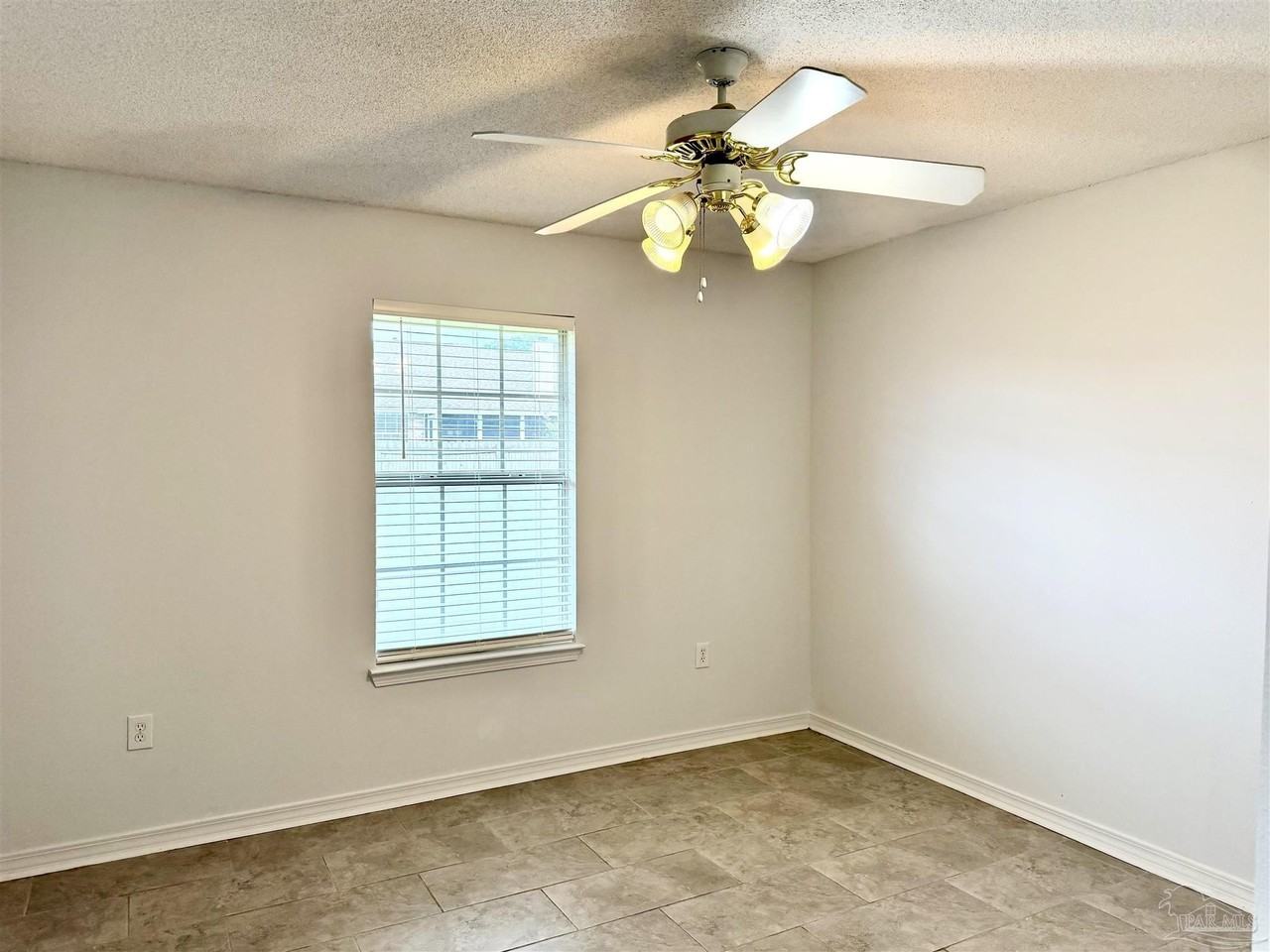 6052 Meursalt Rd - Photo 5 of 12