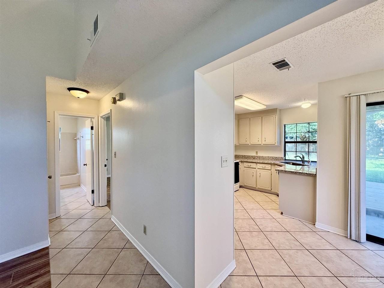 1516 Portside Dr - Photo 6 of 33