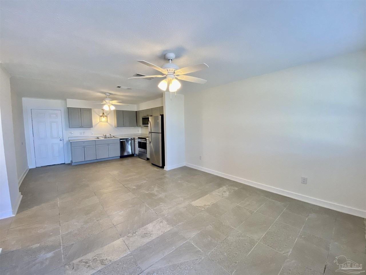 9557 Lillian Hwy - Photo 2 of 15