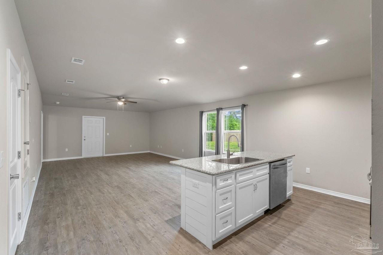 3210 Electra Dr - Photo 6 of 31