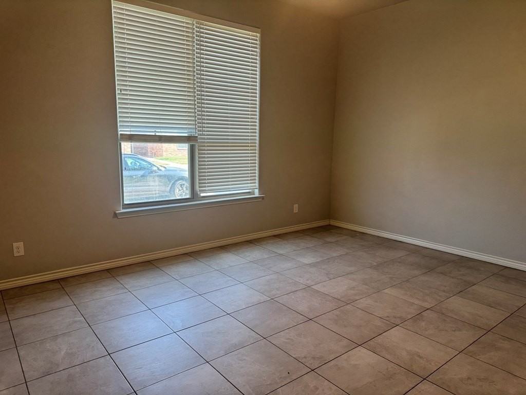 5304 Nevan Ct - Photo 4 of 9