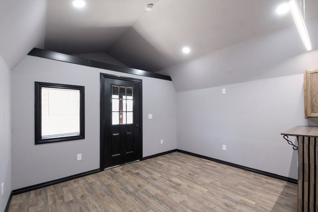 210 N Jackson St #B - Photo 7 of 24
