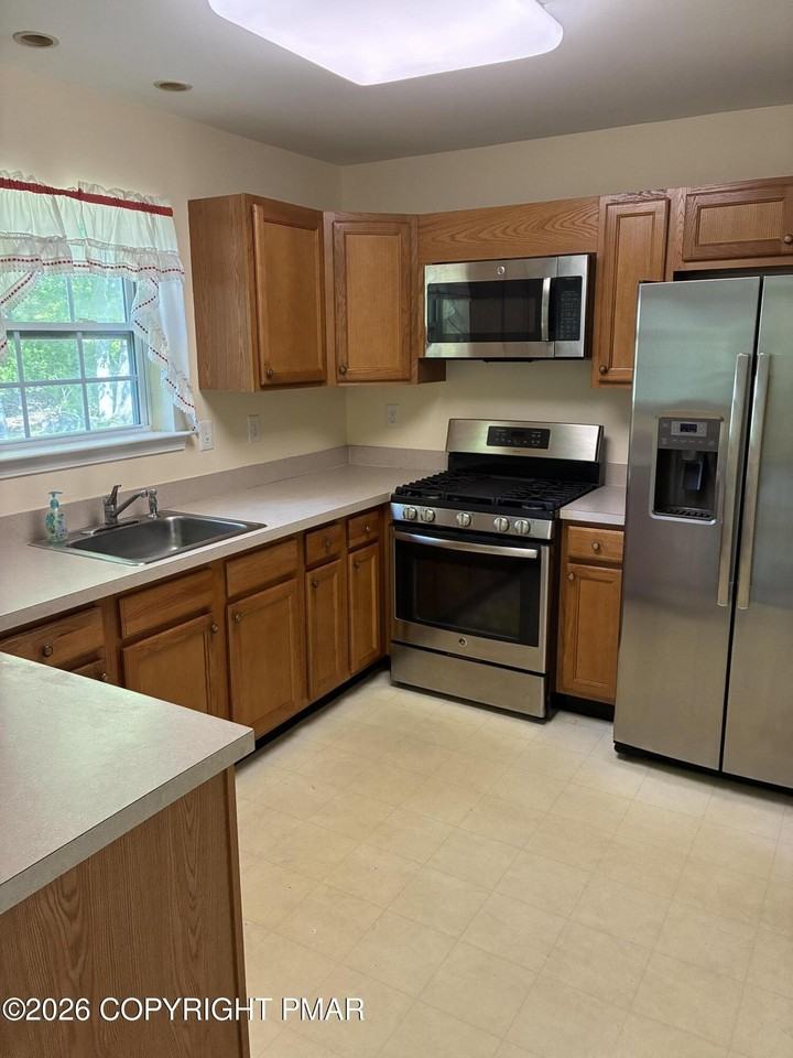 1010 Dorset Dr - Photo 4 of 19