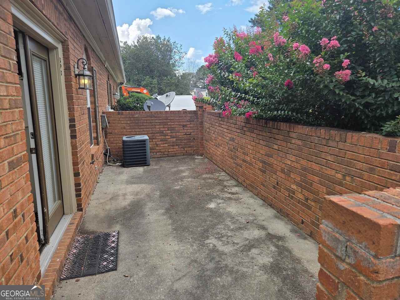 891 Park Pl Ne - Photo 2 of 2