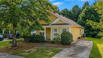 featured image of 744 W Vincent Dr
