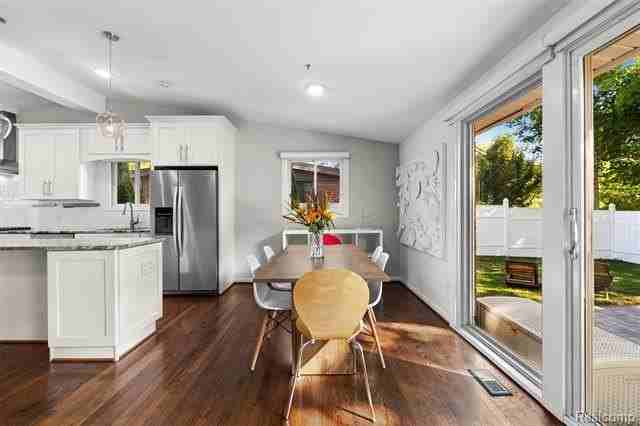 1085 Brooklawn Dr - Photo 7 of 47