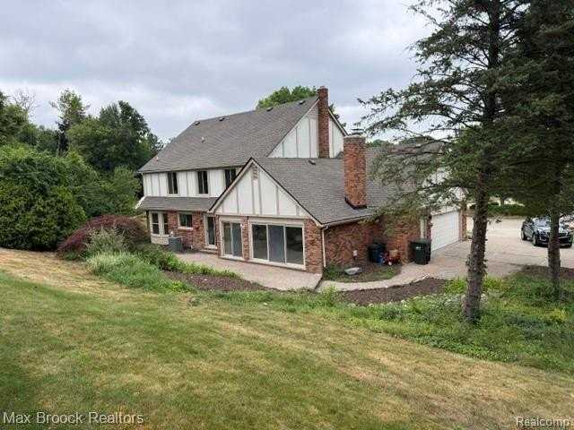 650 Deerfield Ct - Photo 2 of 28