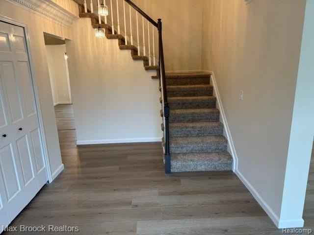 650 Deerfield Ct - Photo 3 of 28