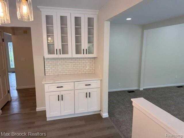 650 Deerfield Ct - Photo 4 of 28