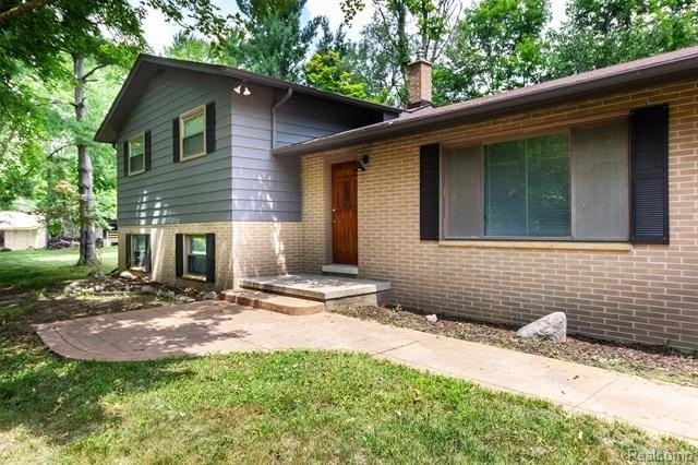 7580 Thornwood St - Photo 3 of 41