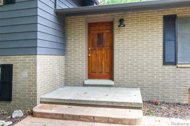 7580 Thornwood St - Photo 4 of 41