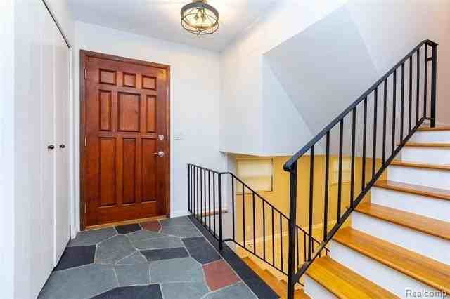 7580 Thornwood St - Photo 5 of 41