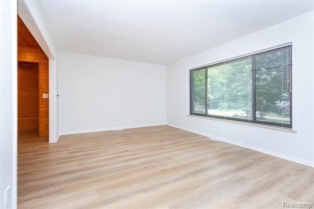 7580 Thornwood St - Photo 6 of 41