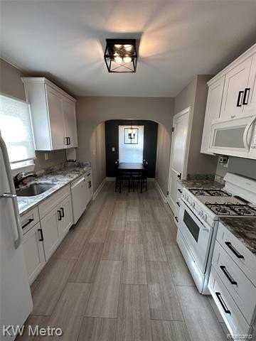 21503 Collingham Ave - Photo 7 of 18