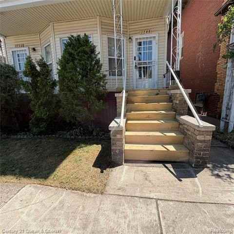 2748 Florian St - Photo 3 of 29