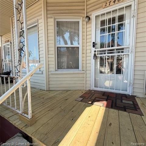 2748 Florian St - Photo 4 of 29