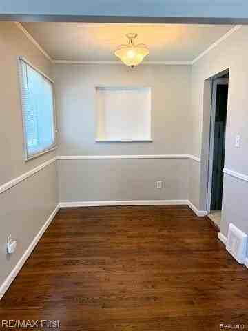 3345 Horton St - Photo 4 of 11