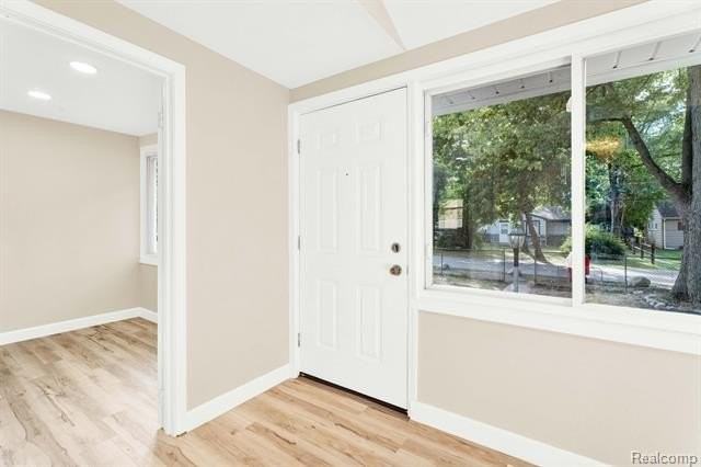 23248 Helen St - Photo 4 of 34
