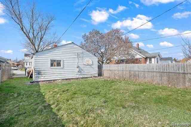 2552 Emogene St - Photo 4 of 30