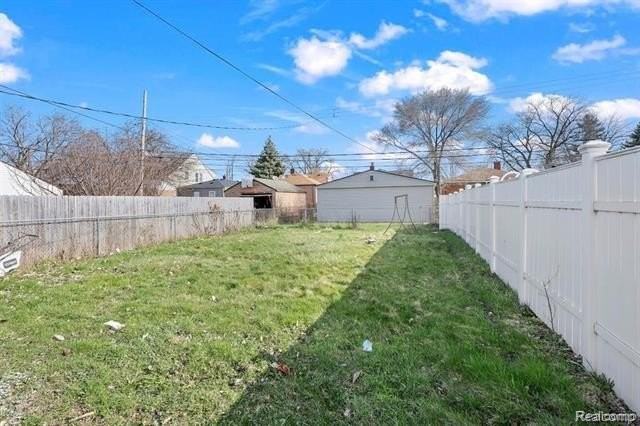 2552 Emogene St - Photo 5 of 30