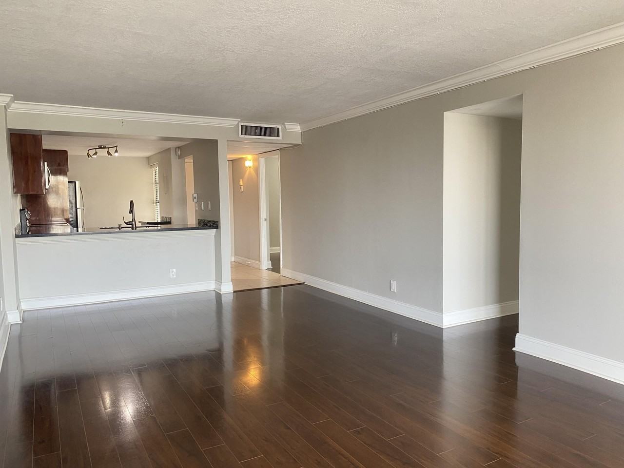 9 Royal Palm Way #403 - Photo 3 of 45