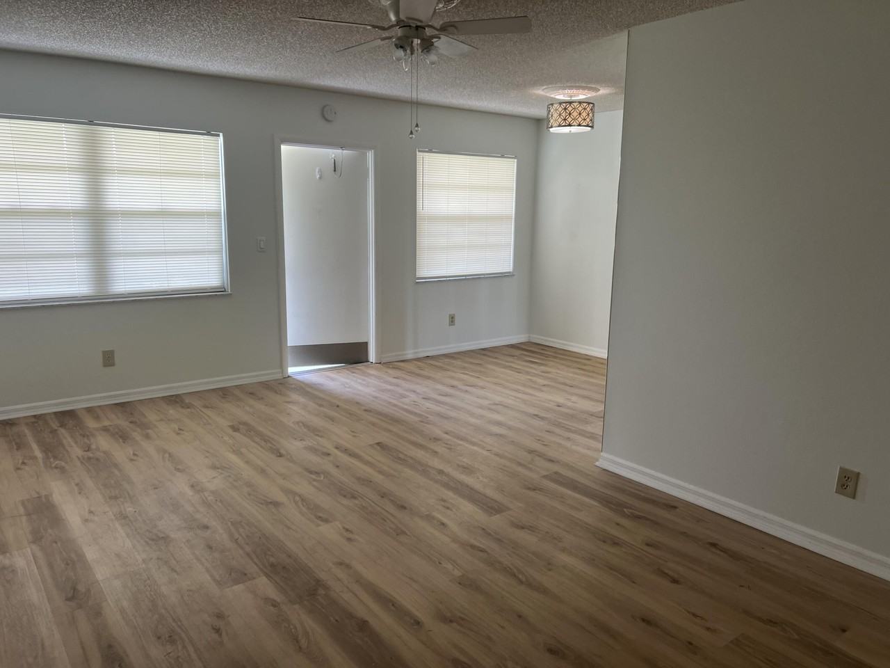 98 Spring Lake Dr #103 - Photo 4 of 11
