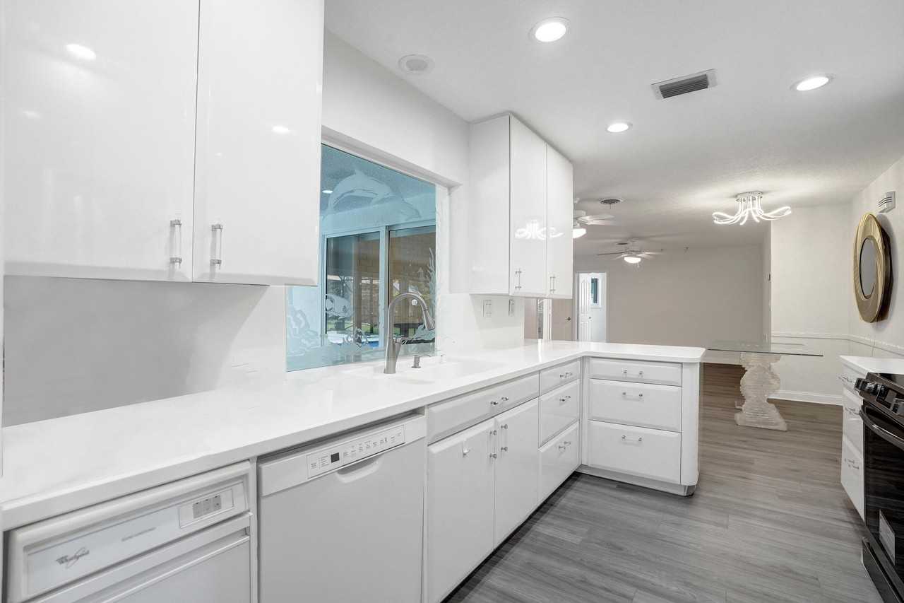 4755 Ne 23rd Ave - Photo 2 of 50
