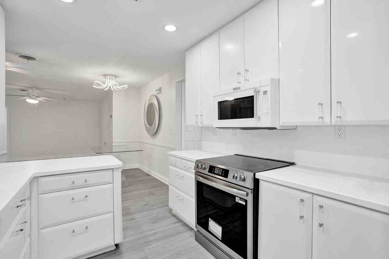 4755 Ne 23rd Ave - Photo 3 of 50
