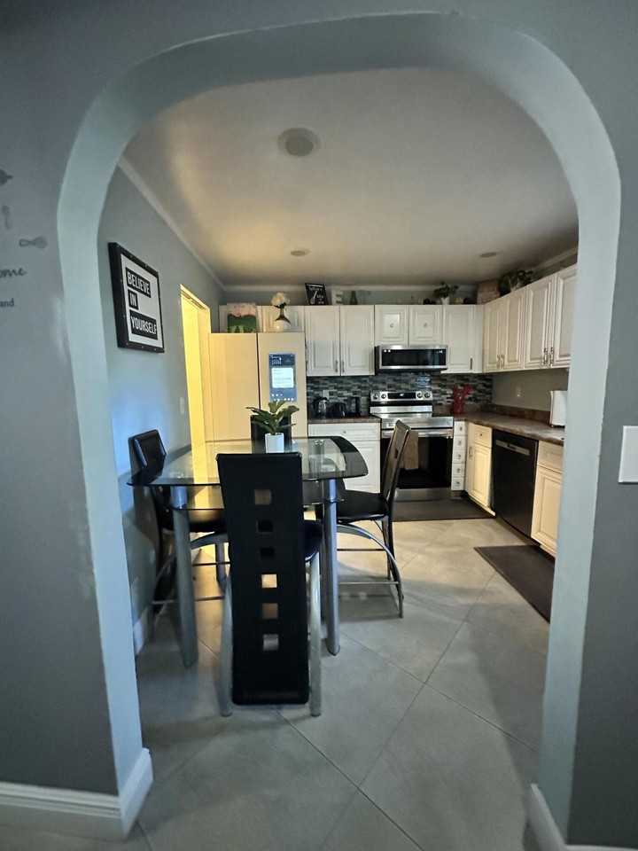 12737 Westhampton Cir - Photo 5 of 15