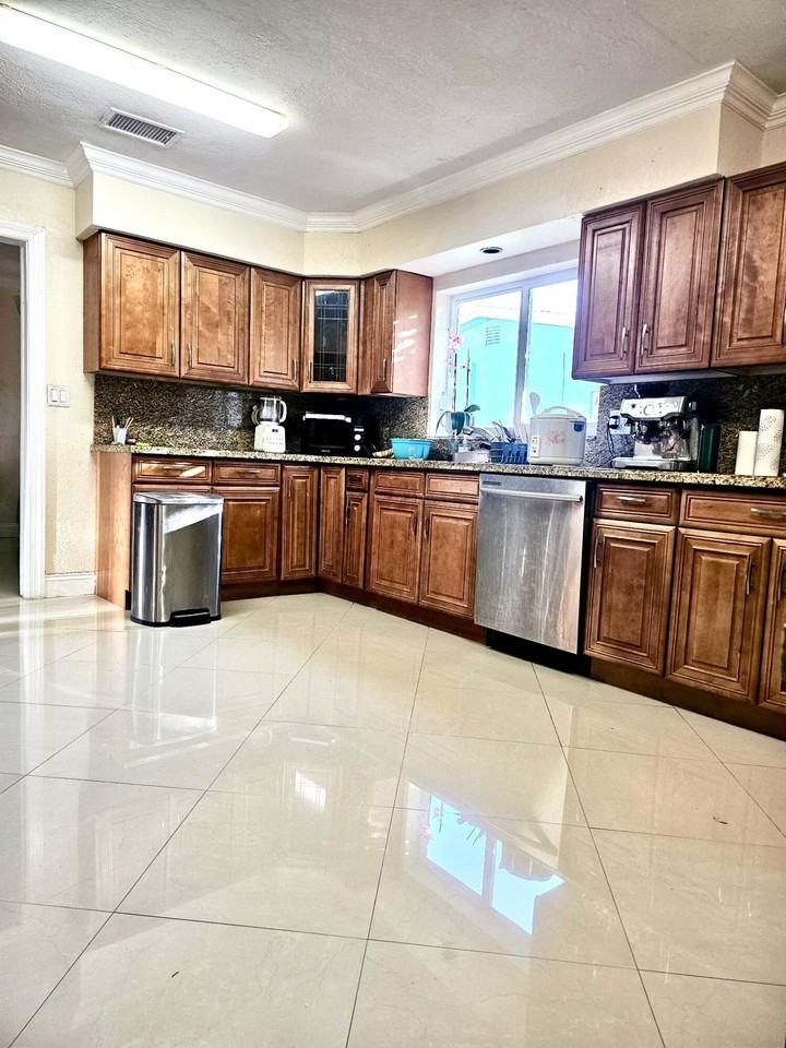 6410 Kimberly Blvd - Photo 3 of 11