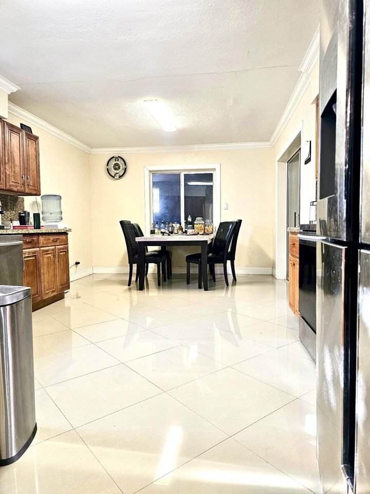 6410 Kimberly Blvd - Photo 4 of 11