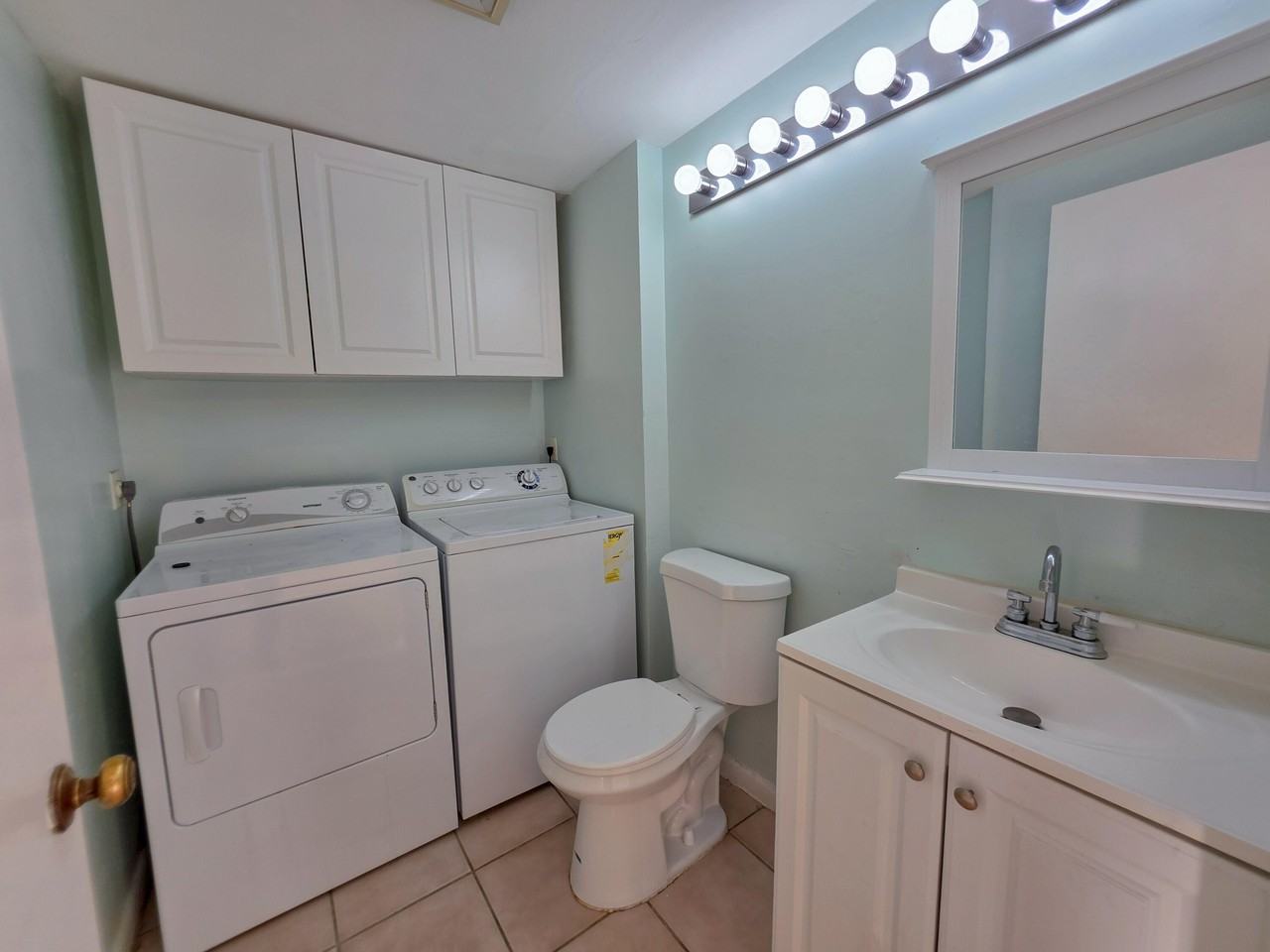832 Blue Ridge Cir - Photo 4 of 11