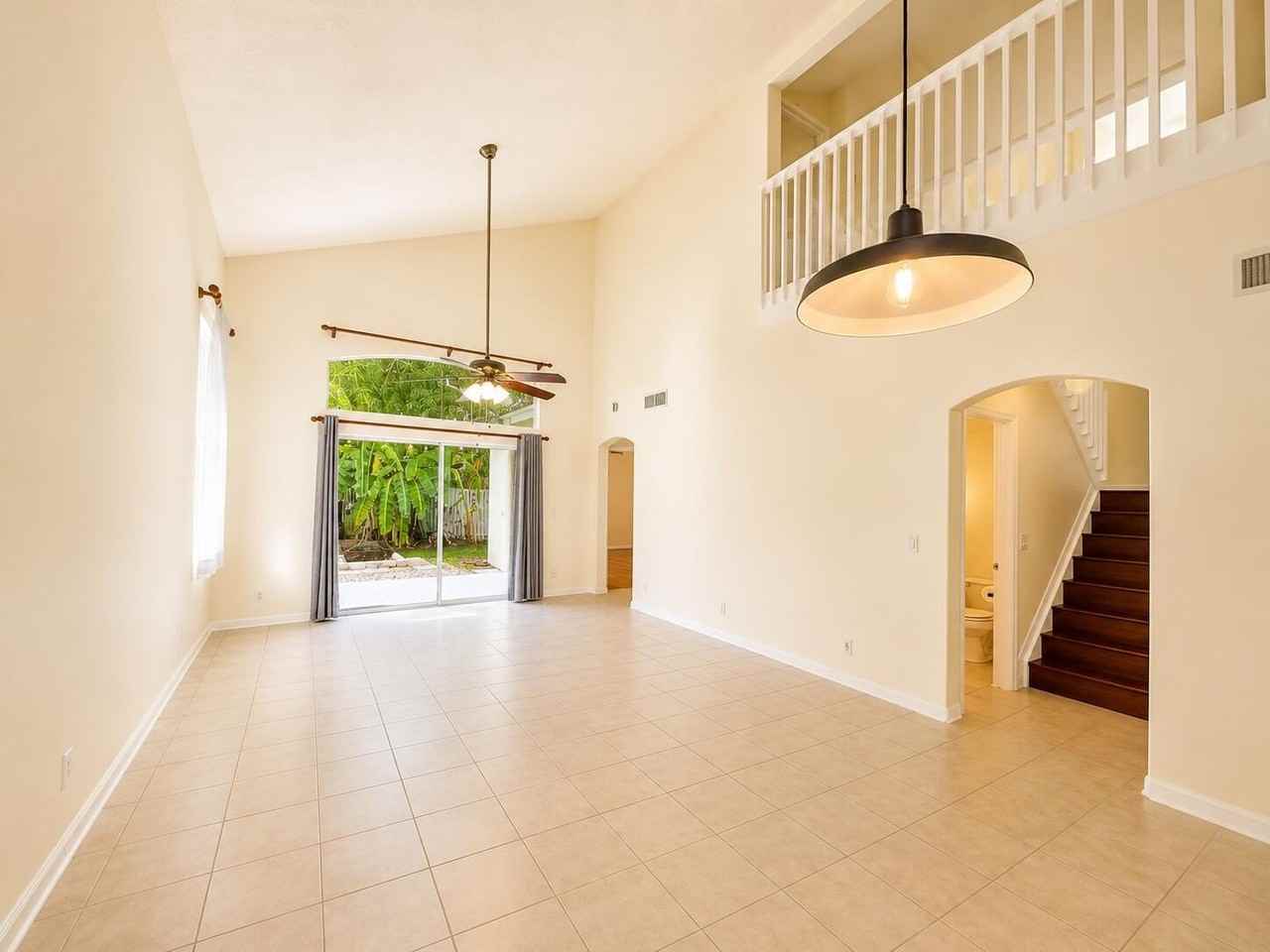 6711 Green Island Cir - Photo 5 of 40
