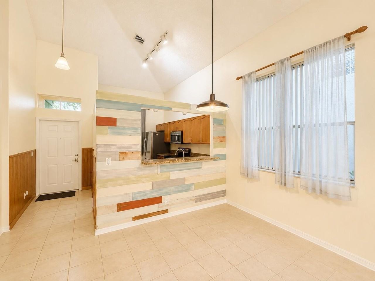 6711 Green Island Cir - Photo 6 of 40
