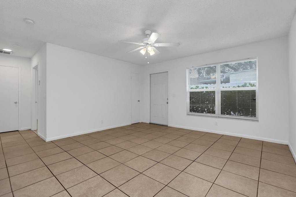 1320 Wellington St #B - Photo 5 of 25