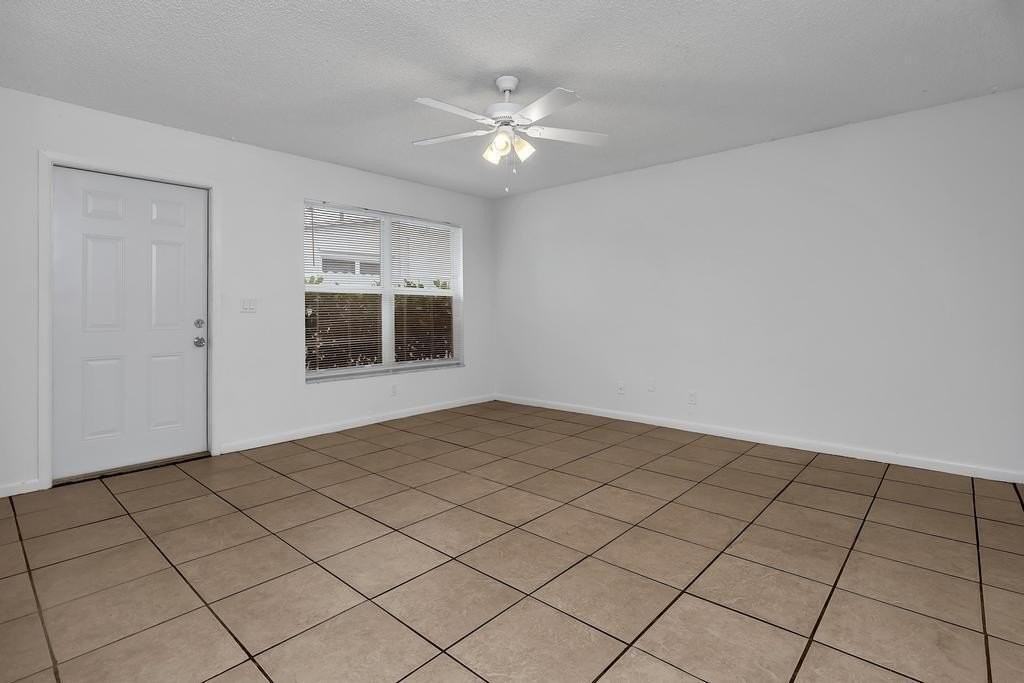 1320 Wellington St #B - Photo 6 of 25