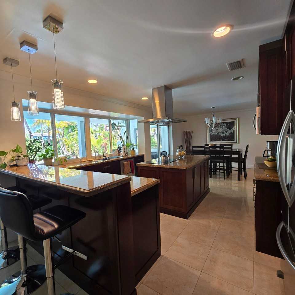 2120 N 49th Ave - Photo 2 of 18