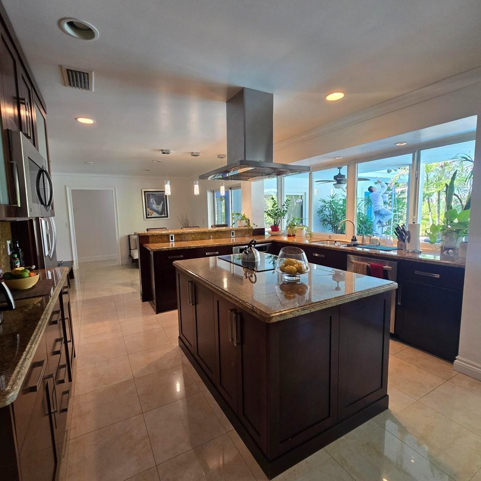 2120 N 49th Ave - Photo 3 of 18