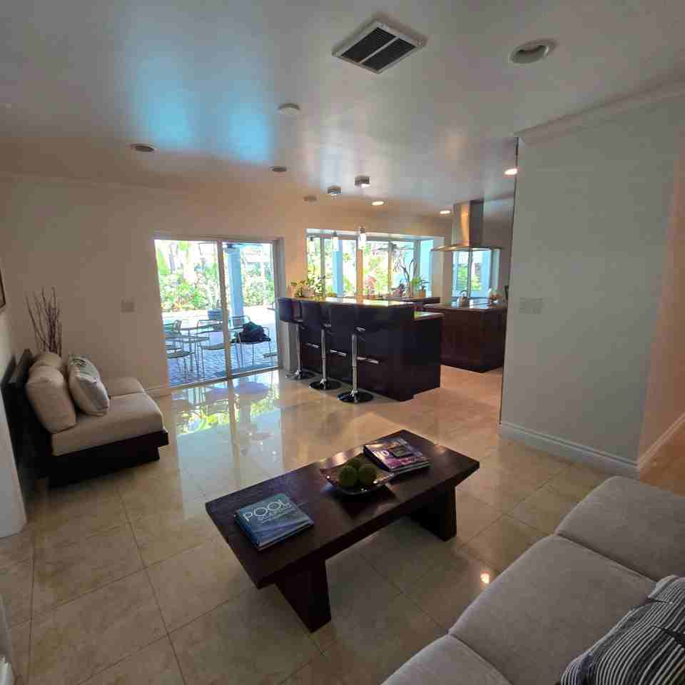 2120 N 49th Ave - Photo 4 of 18