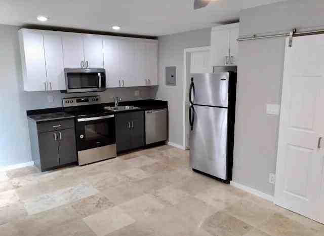736 Ne 13th Ct #17 - Photo 6 of 11