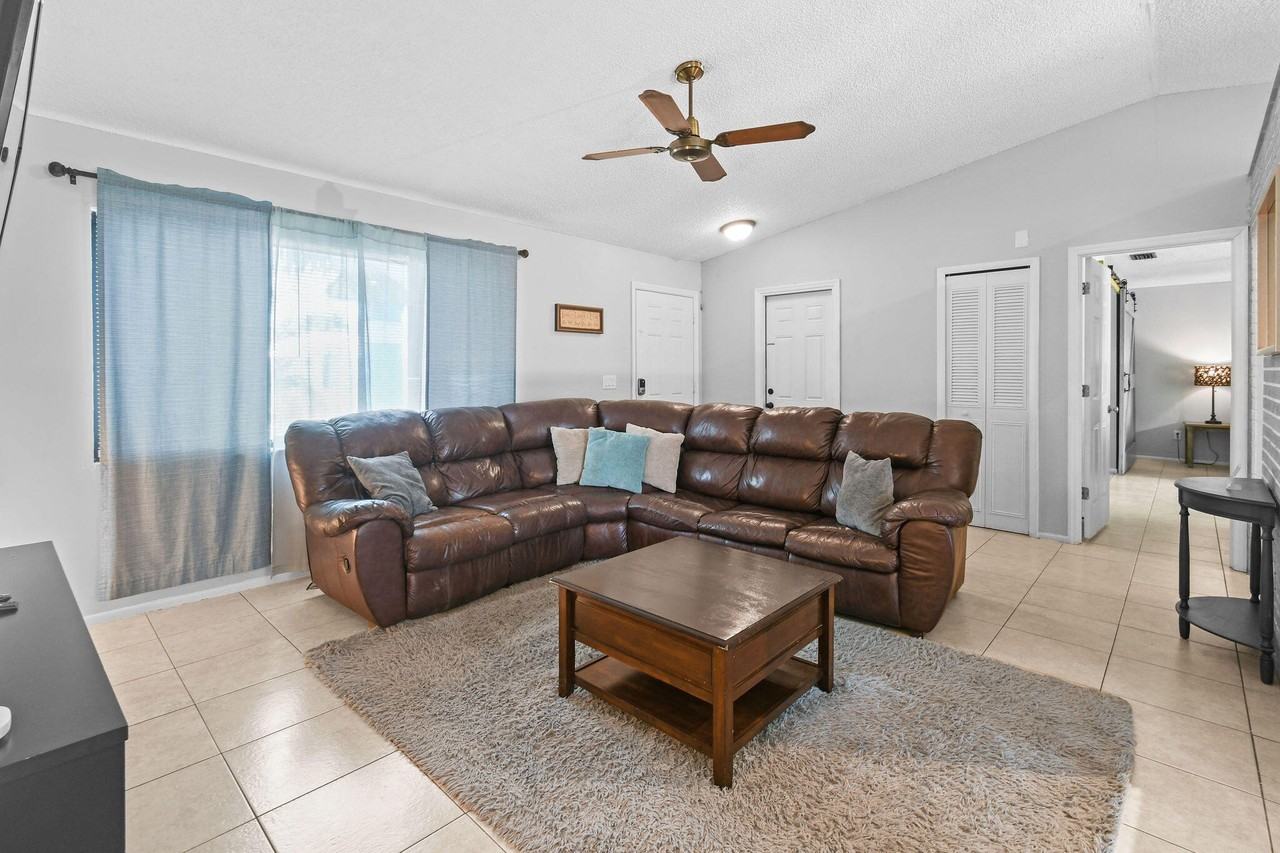 767 Se Chaloupe Ave - Photo 4 of 26