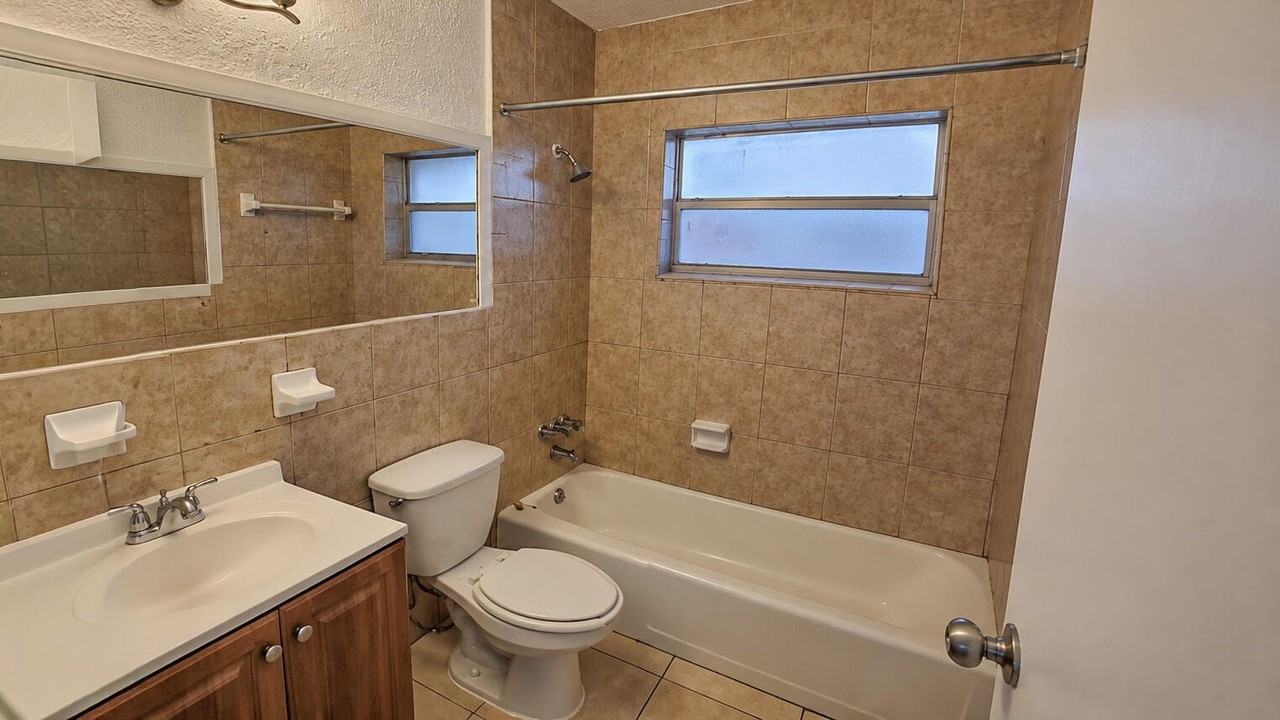 3970 Nw 31st Ter #1 - Photo 4 of 9