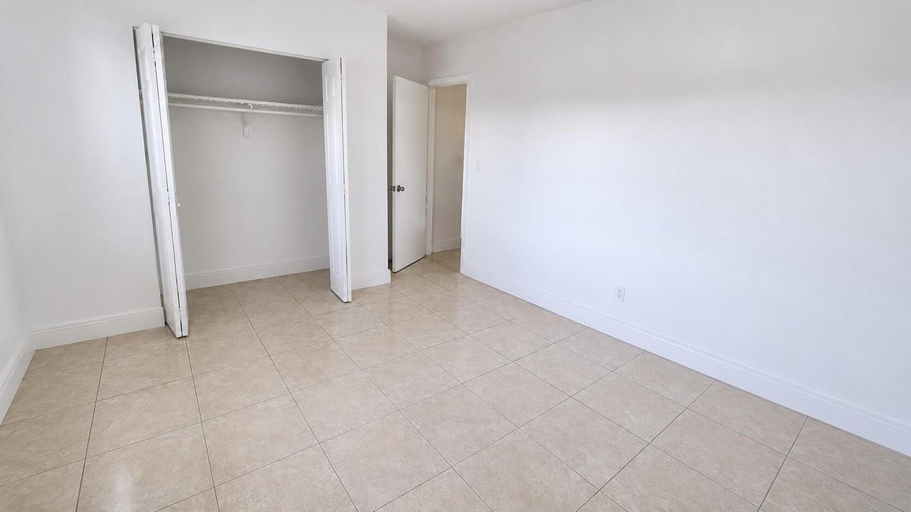 3970 Nw 31st Ter #1 - Photo 5 of 9