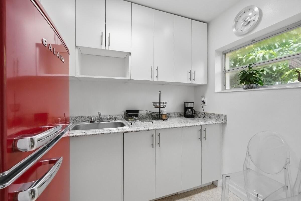 1230 N Victoria Park Rd #B - Photo 5 of 12