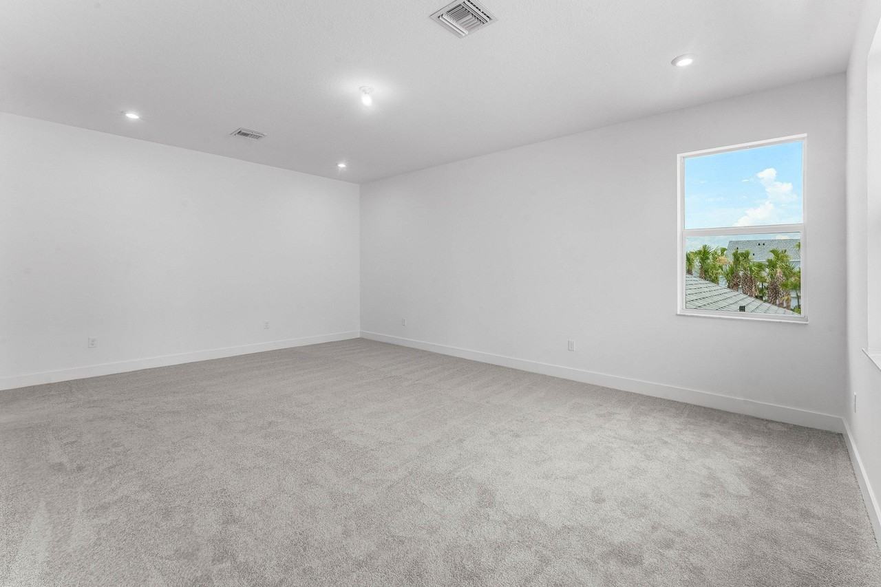 888 SW Newfield Avenue - Photo 5 of 31